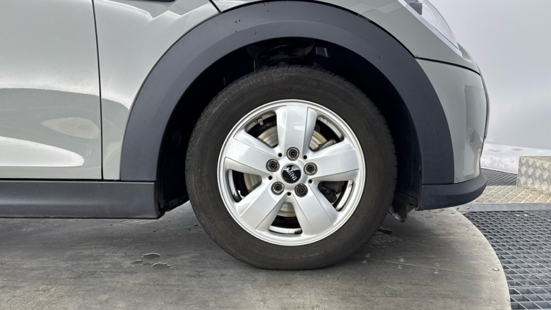 MINI Hatchback 1.5 Cooper Classic 5dr Auto [Nav Pack] Petrol Hatchback